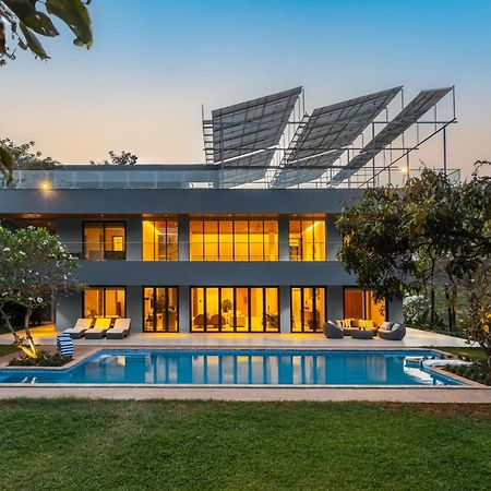 Reflection House By Stayvista With Pool, Terrace Bar, Indoor Games & Exquisite Interiors In A Nutshell Alībāg Exterior foto